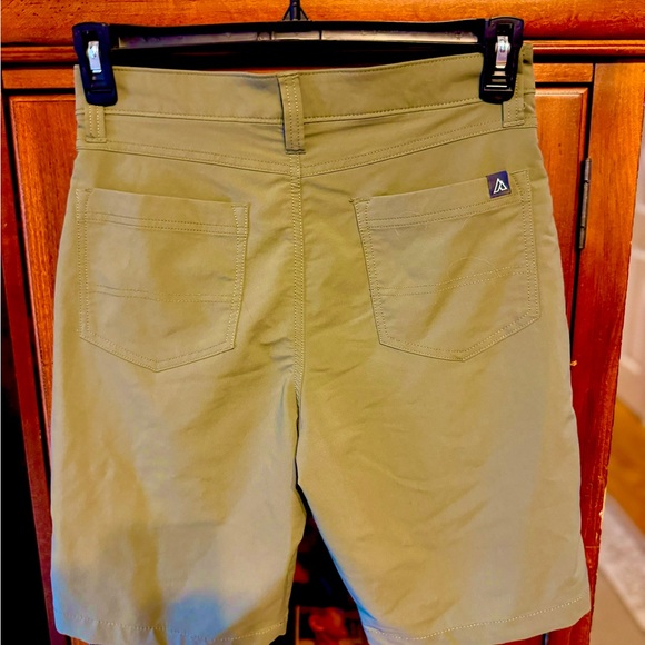 Men's Olive Green Alpine Bermuda Length Hiking Shorts - Picture 5 of 8